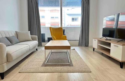 Vigo Apartment | Jacinto Benavente 15, 1S by YBH