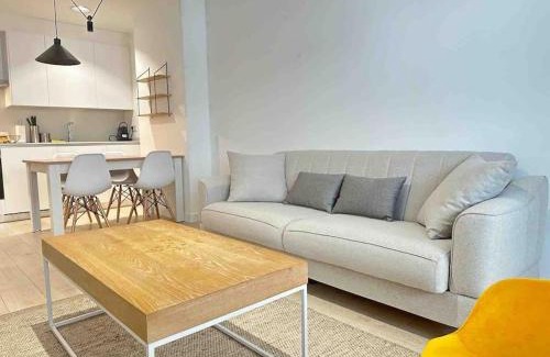 Vigo Apartment | Jacinto Benavente 15, 1S by YBH