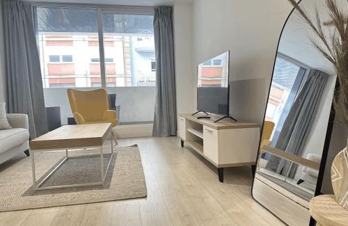Vigo Apartment | Jacinto Benavente 15, 1S by YBH