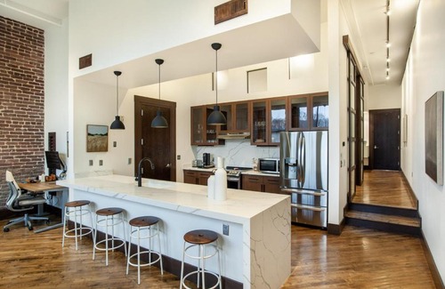 Old City Apartment | Jackson Jewel - Downtown Suite