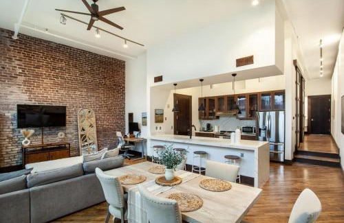 Old City Apartment | Jackson Jewel - Downtown Suite