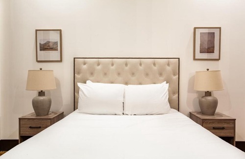 Old City Apartment | Jackson Jewel - Downtown Suite