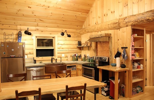 Jackson Cabin | Jackson, NH Log Cabin near Storyland in White Mountains: 2Queen Bdrms+Sleep Loft
