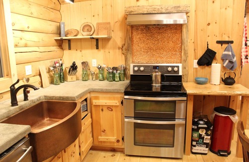 Jackson Cabin | Jackson, NH Log Cabin near Storyland in White Mountains: 2Queen Bdrms+Sleep Loft