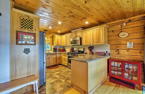 Jacksonville Cabin | Jacksonville Cabin w/Wraparound Deck & Views