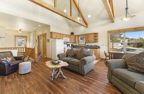 Estes Park Condo | Jackstraw Mountain 32 - 2 Br Condo with Marys Lake and Mountain Views