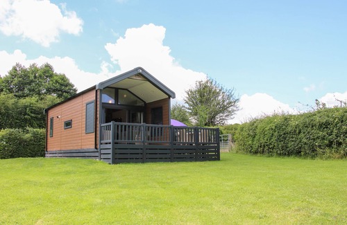 Church Stoke Cottage | JACOB'S MEADOW POD 2, pet friendly, with a garden in Chirbury