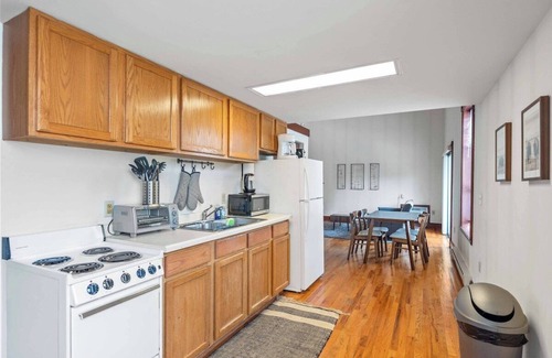 Madison Apartment | Jacuzzi 1BR loft w/den/office-open concept