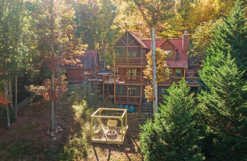 Morganton Cabin | Jacuzzi-Firepit-Game Room-Pet Friendly-Fenced Yard