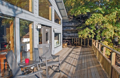 Sylvan Shores House | Jacuzzi, Fireplace, and Romance