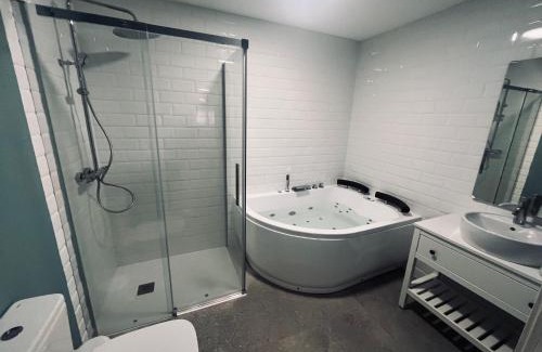 Almeria Centro Apartment | Jacuzzi & Relax Almería Juzgados