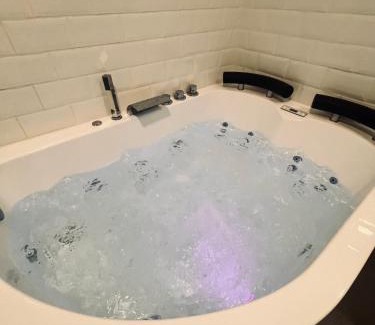 Almeria Centro Apartment | Jacuzzi & Relax Almería Juzgados