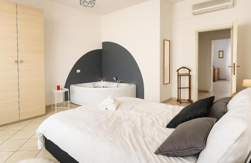 Livorno Apartment | Jacuzzi Suite