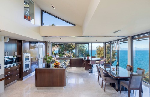 Ngaio Bay Cabin | Jacuzzi Suite - Ocean Views & Beach