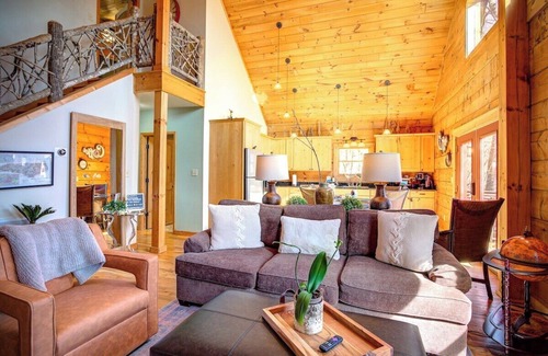 Seven Devils Cabin | Jacuzzi/Views of Grandfather Mountain/Secluded