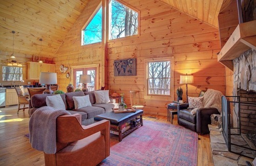 Seven Devils Cabin | Jacuzzi/Views of Grandfather Mountain/Secluded