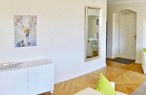Hohen Niendorf Apartment | Jagdschloß zu Hohen Niendorf Fewo 1 ELEONORE