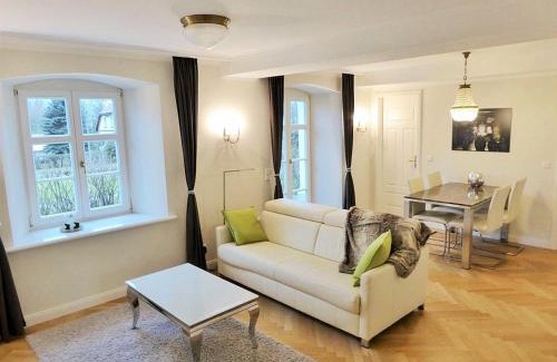 Hohen Niendorf Apartment | Jagdschloß zu Hohen Niendorf Fewo 1 ELEONORE