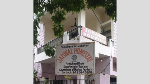 Jabalpur House | Jaiswal Homestay-Entire 3 room perfect for families & groups, accommodates up to 9 guests