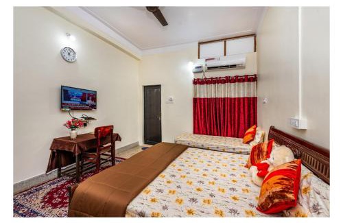 Jabalpur House | Jaiswal Homestay-Entire 3 room perfect for families & groups, accommodates up to 9 guests