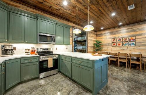Pickens House | Jam, Swim, Play - Pool, Hot Tub, Ping Pong, Arcade