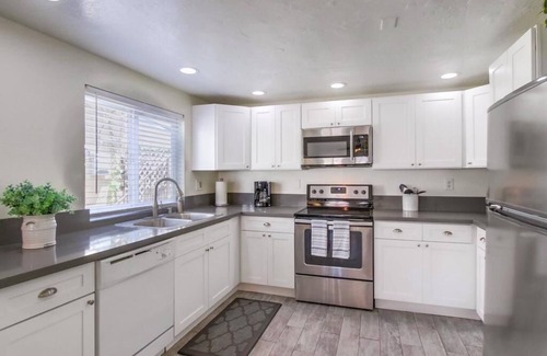 Mission Beach Condo | Jamaica Breeze 2 bed/2 ba Condo in Mission Beach with Large Private Patio!