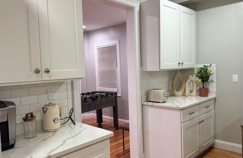 Hyde Square Apartment | Jamaica Plain - 4BR2BA Urban Retreat/Near T