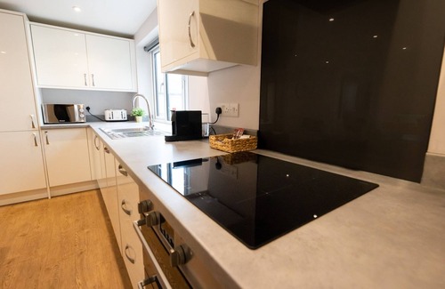 Fenny Stratford Apartment | James Charles Apartment by Pay As U Stay