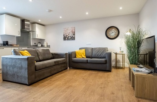 Fenny Stratford Apartment | James Charles Apartment by Pay As U Stay