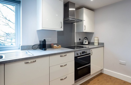 Fenny Stratford Apartment | James Charles Apartment by Pay As U Stay