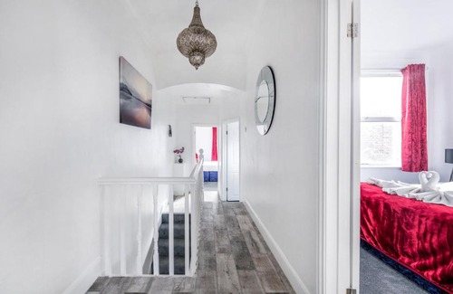 Broad Green Apartment | James house