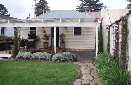 Warrnambool House | Jamieson Cottage
