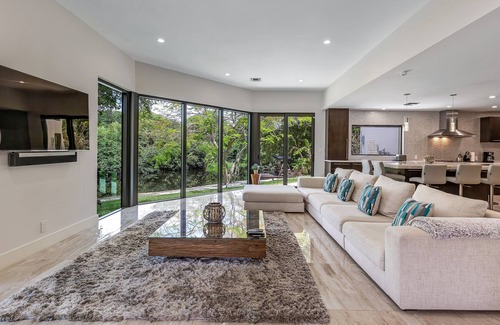 Birch Park Finger Streets House | Jan DISOCUNTS- walking distance to Beach!