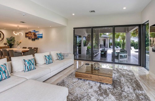 Birch Park Finger Streets House | Jan DISOCUNTS- walking distance to Beach!