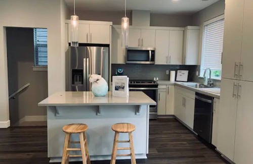 Greenway House | Jan-Mar, 30% Monthly Discount/Modern 4B/3.5B House