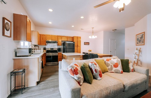 Aloha House | Jan-Mar, 30% Monthly Discount/3B/2.5BA House Nike