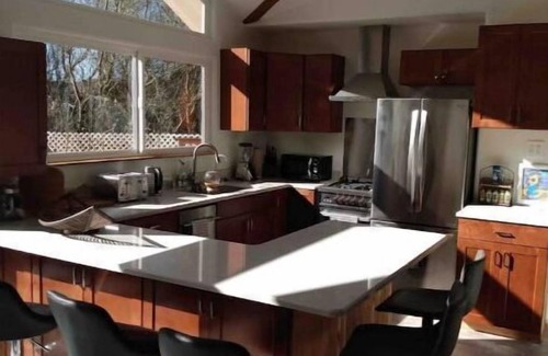 Arcata House | Jane's Creekside Garden 3BR/2BA Home