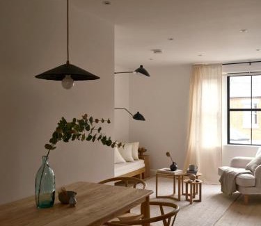 Oxford Apartment | JAPANDI CHIC 1BR Bright Functional Designer Flat