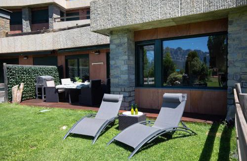 Panticosa Apartment | Jardín de Saras by BeValle