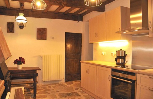 Sainte-Croix-a-Lauze Villa | Jas Gibony Character house. Pool heated to 27°C