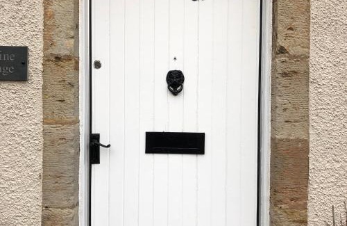 Kilconquhar Apartment | Jasmine Cottage, sleeps 6 near Elie, with garden