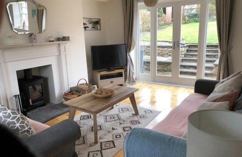 Kilconquhar Apartment | Jasmine Cottage, sleeps 6 near Elie, with garden