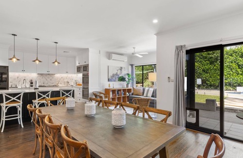 Berry House | Jasmine House - Pet Friendly with Swimming Pool