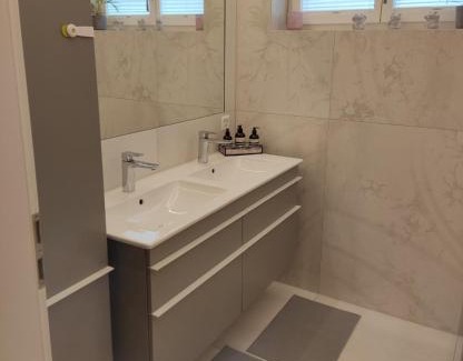 Einigen Apartment | Jasmins Airbnb