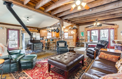 Jasper Cabin | Jasper '7 Timbers' Cabin on 10 Acres w/a Creek!