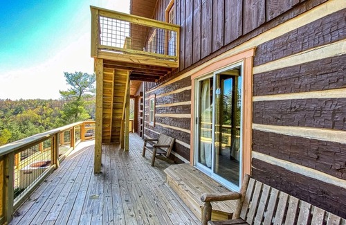Primrose Cabin | Jaw Dropping View- Family/Couples/Group Getaway in the Heart of Red River Gorge!