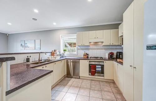 Patterson Lakes Villa | Jaw Dropping Waterside Getaway Patterson Lakes