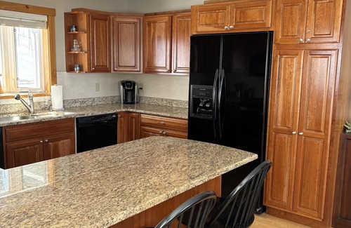 North Troy House | Jay Peak Resort - Luxury ski-In/ski-out - 5 bedroom, 4 bath end unit townhouse