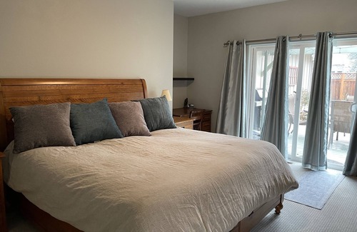 Old Farm District House | Jayhawk Getaway