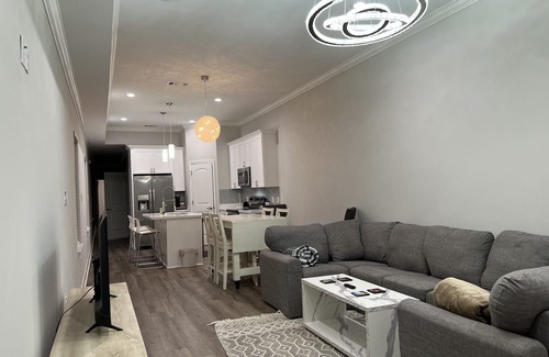 Seventh Ward House | Jazzfest Spot blocks from Fairground 3Bdrm 2 1/2 Bath